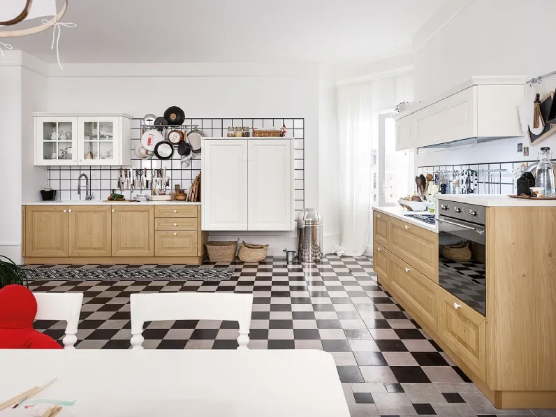 Cucina Classica ad angolo Pavese 04 in Rovere Naturale e Frassino laccato Bianco di Veneta Cucine