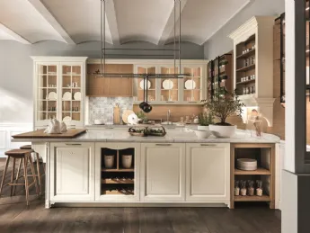 La cucina classica Portrait con penisola di Aster Cucine unisce tradizione e funzionalità.