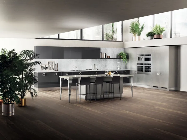 Cucina Classica Exclusiva in laccato lucido Grigio Ferro di Scavolini