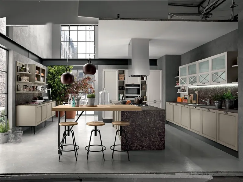 Cucina Classica con isola Sinfonia 06 in laccato Grigio Sabbia anticato di Colombini Casa Artec