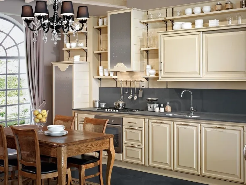 Cucina Classica Store in legno laccato Beige di Le Cucine dei Mastri