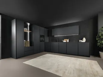 La cucina angolare Altea di Maistri unisce stile e funzionalità in un design essenziale.