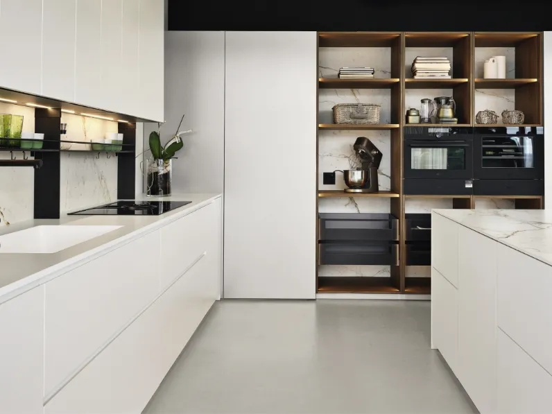 Cucina Design con isola Arena 07 in laccato di Maistri