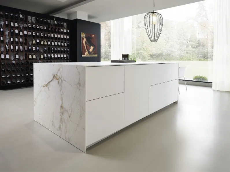Cucina Design con isola Arena in laccato di Maistri
