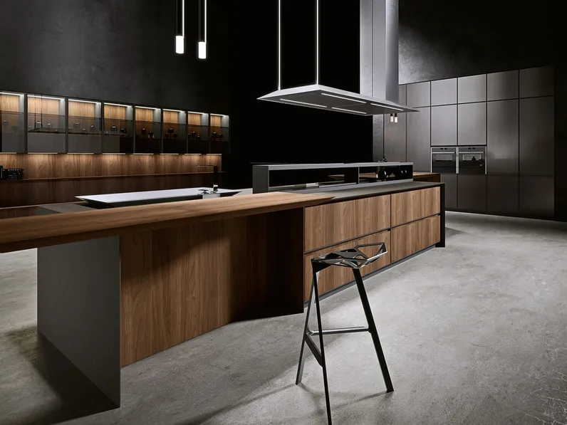 Cucina Design con isola in impiallacciato Noce Canaletto e laccato ossidato Piombo AkB 08 02 di Arrital