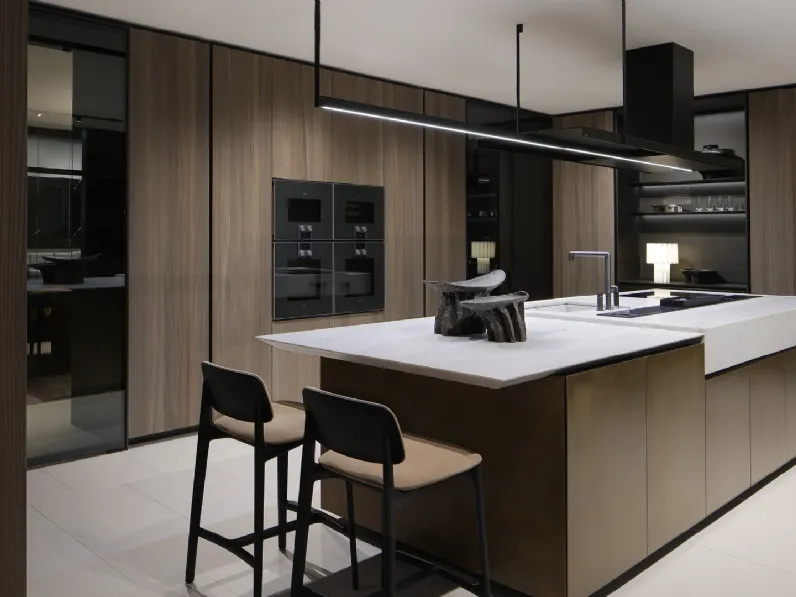 Cucina Design con isola Artex Pro in Olmo Fossile e laccato metallizzato di Poliform