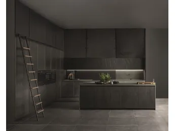La cucina Design Factory di Aster Cucine si distingue per l'elegante isola centrale.