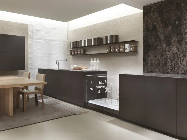 Cucina Design in laccato opaco e piano in marmo Bellagio 01 di Laura Meroni