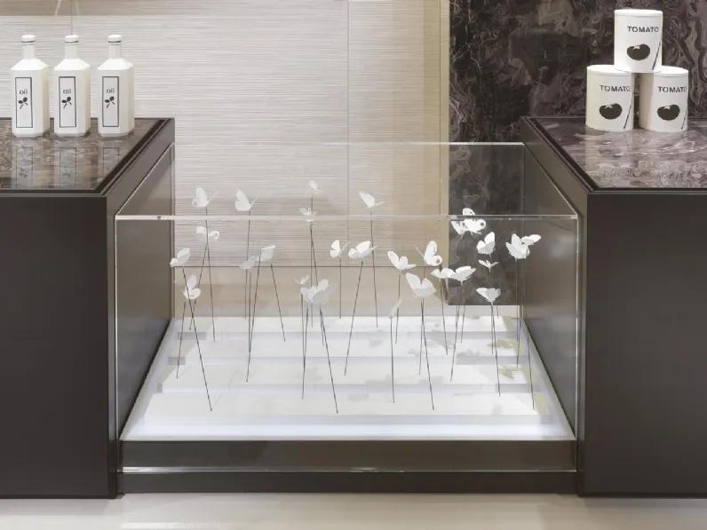 Cucina Design con vetrina in plexiglass Bellagio 01 di Laura Meroni