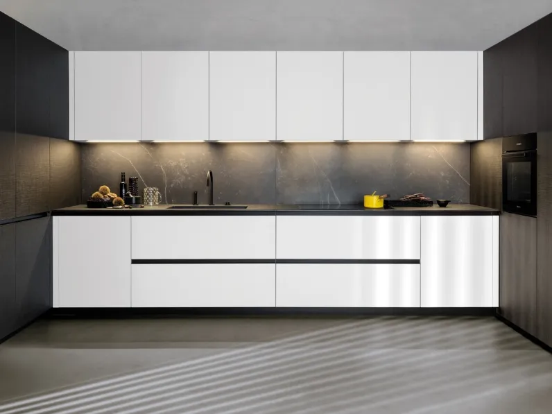 Cucina Design ad angolo Lain Project 2 in laminato bianco di Euromobil