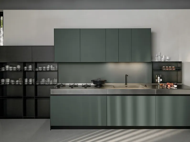 Cucina Design lineare Sei Project 2 in laminato Fenix e top in acciaio invecchiato di Euromobil