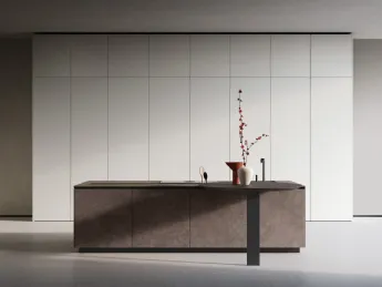 La nuova cucina progettata da Ettore Sottsass è presentata ad Euromobili con un allestimento a cura 