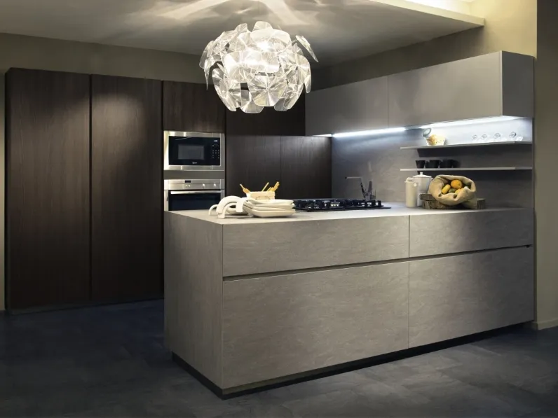 Cucina Design con penisola Giza in legno e ceramica di Maistri