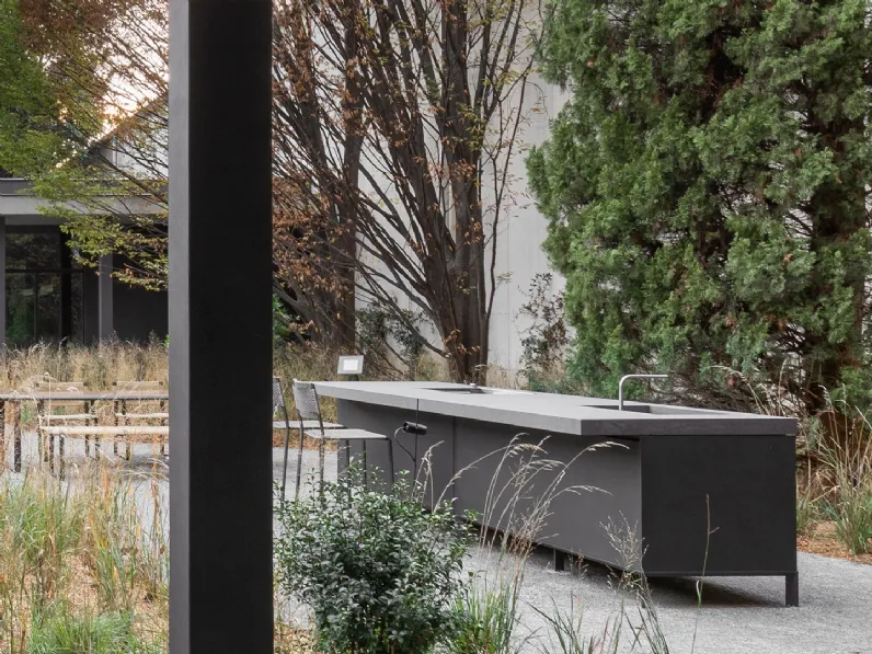 Cucina Design Helios ad isola in materico effetto pietra di Molteni & C