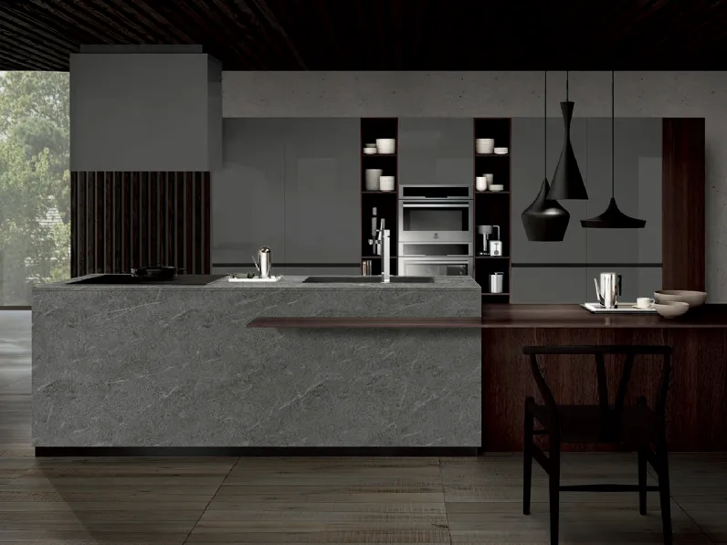 Cucina Design in laccato lucido Grigio Londra con isola in HPL Argento e Laminato Rovere Termico Linea Edge di Composit