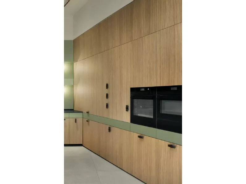 Cucina Design ad angolo in rovere naturale e laccato Playground di Elmar