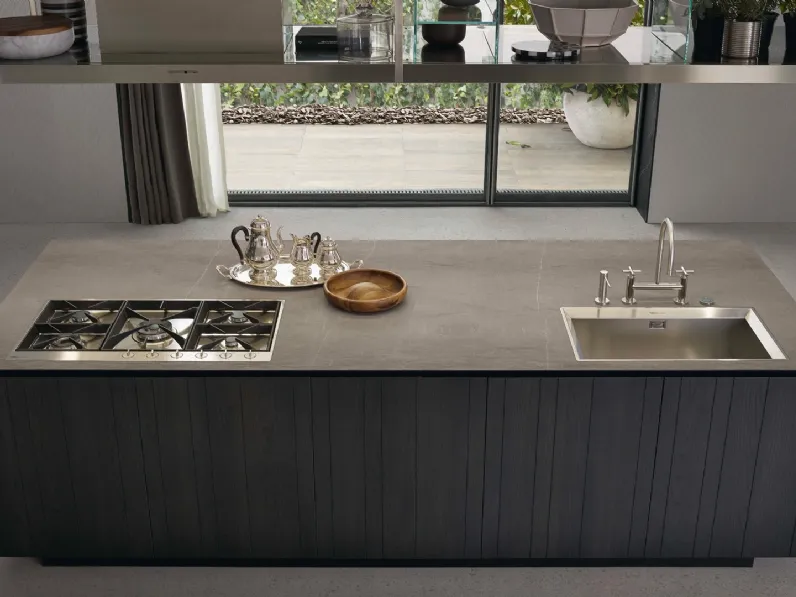 Cucina Design con isola Artex 03 in olmo nero con top in pietra di Poliform