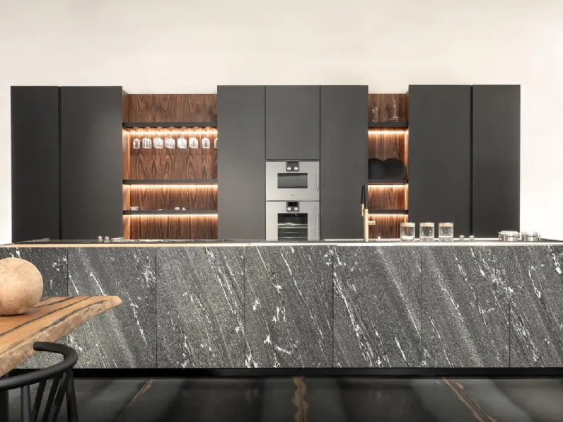 Cucina Design con isola Pompei in granito Via Lattea di Scic