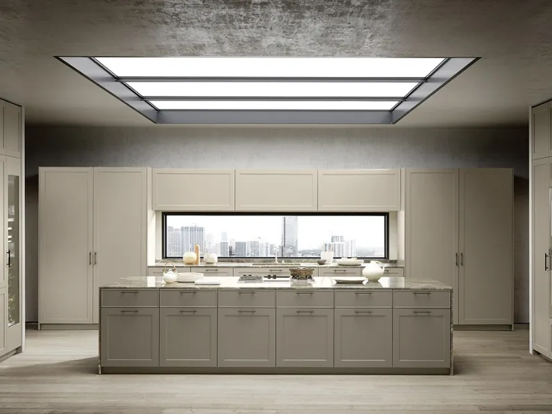 Cucina Design con isola in laccato opaco con maniglie in metallo Quadra 70 01 di Pedini