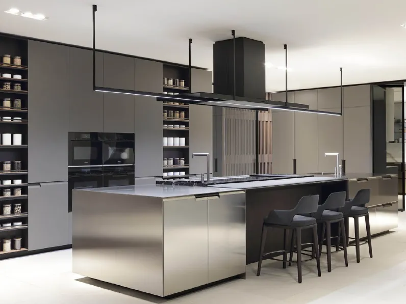 Cucina Design con isola in acciaio Shape 03 di Poliform