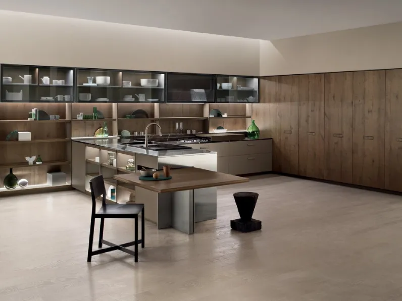 Cucina Design con penisola Soul 02 in rovere d'ombra nodato e laccato opaco di Ernestomeda