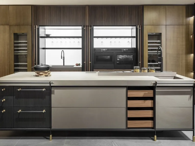Cucina Design con isola Swing Canossa in legno e gres di Scic