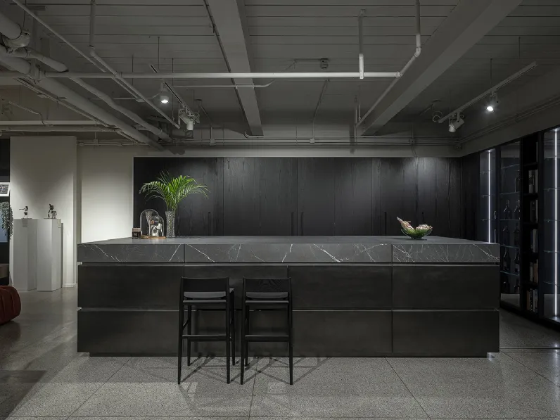Cucina Design T45 in Rovere materico e laccato Acciaio di TM Italia