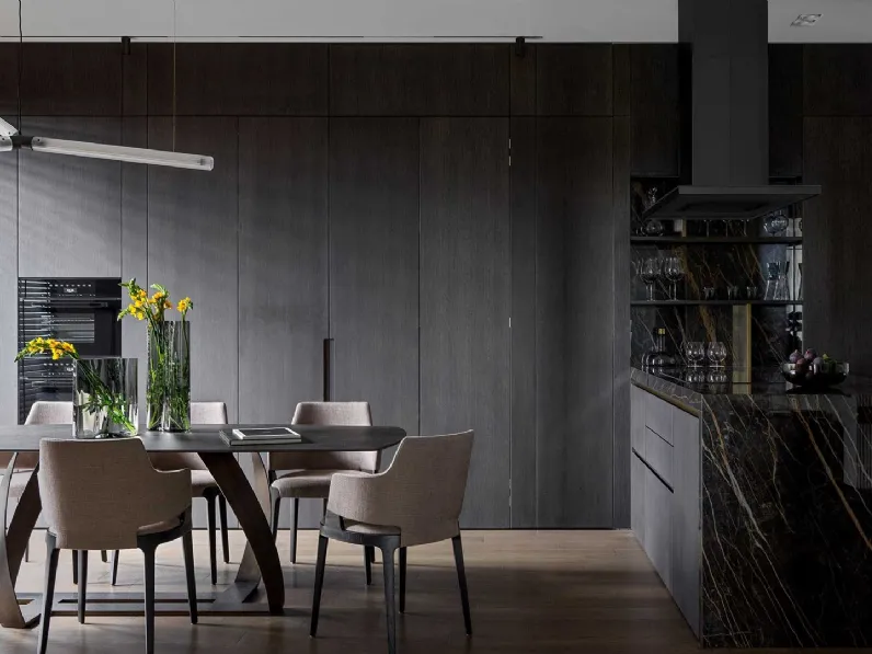 Cucina Design con penisola T45 in essenza tinta Rovere Tabacco e laccato Bronzo di TM Italia