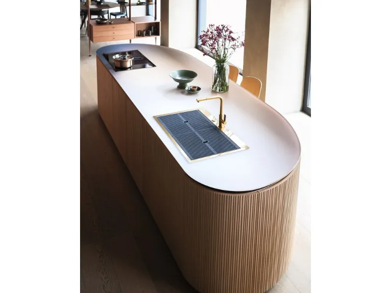 Cucina Design a isola Tangram Bending Brightness di Cesar