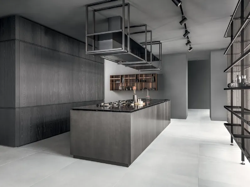 Cucina Design Techno Elegance con isola in titanio satinato e top in marmo marquinia di Mittel