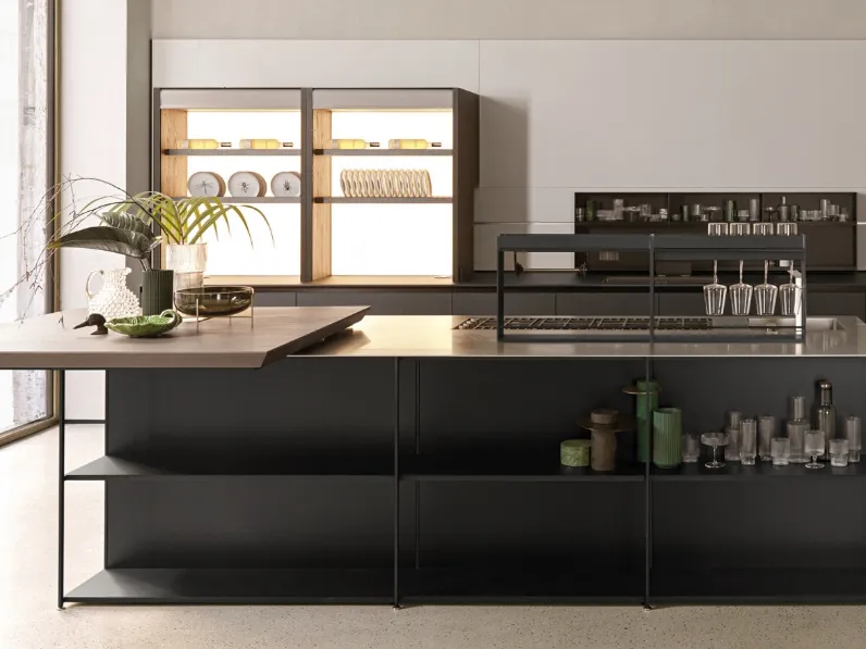 Cucina Design con isola Telero Project 5 in vetro dekor e metallo di Euromobil