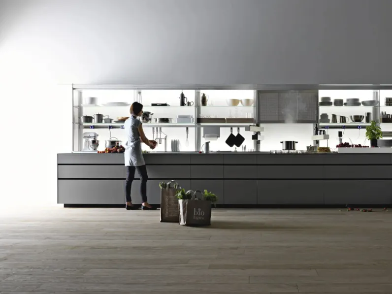 Cucina Design Artematica in linea, in vetro temprato laccato opaco Vitrum Grigio Cemento di Valcucine
