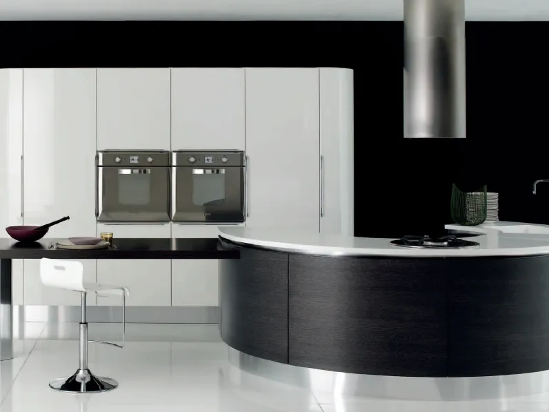 Cucina Design Volare a isola semicircolare in Rovere Grafite e laccato Bianco lucido di Aran