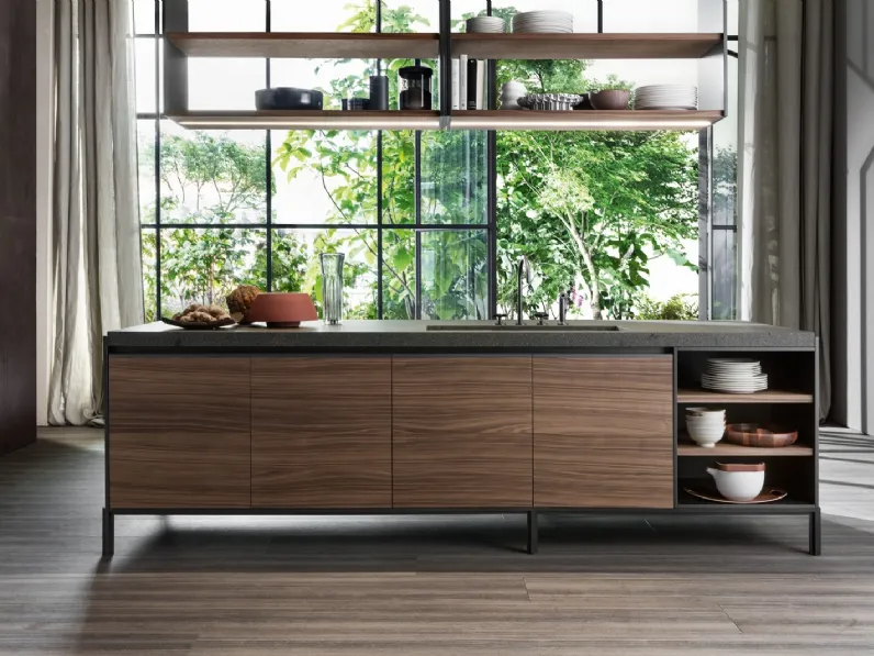 Cucina Design con isola VVD in Noce con top in Porfido Verde di Molteni & C