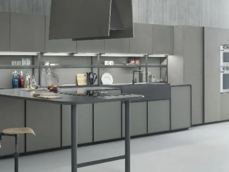 Cucina Design lineare in vetro acidato e ecomalta con top in quarzite XP 01 di Zampieri Cucine