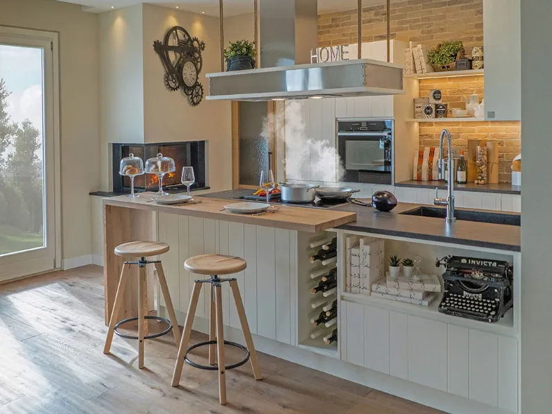 Cucina Moderna in legno massello con penisola Ada di GR Mobili