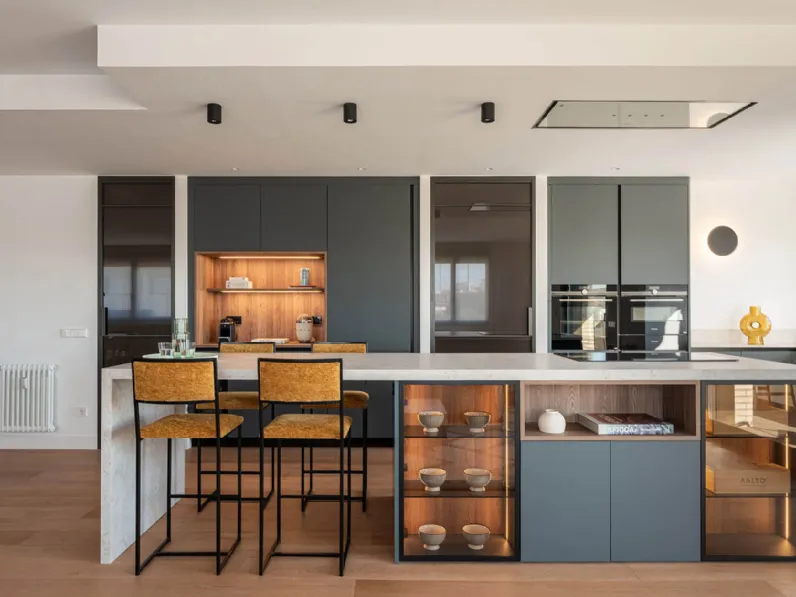 Cucina Moderna con isola All-Around D23 01 in Evosilk Verde Felce di Doimo Cucine