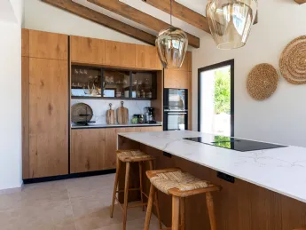 La Cucina Moderna All-Around D23 04 di Doimo Cucine unisce design essenziale e funzionalità per ambi