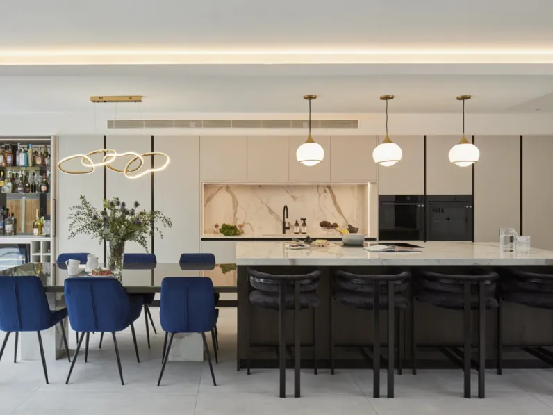 Cucina Moderna con isola All-Around D23 Mokaccino e Noce di Doimo Cucine