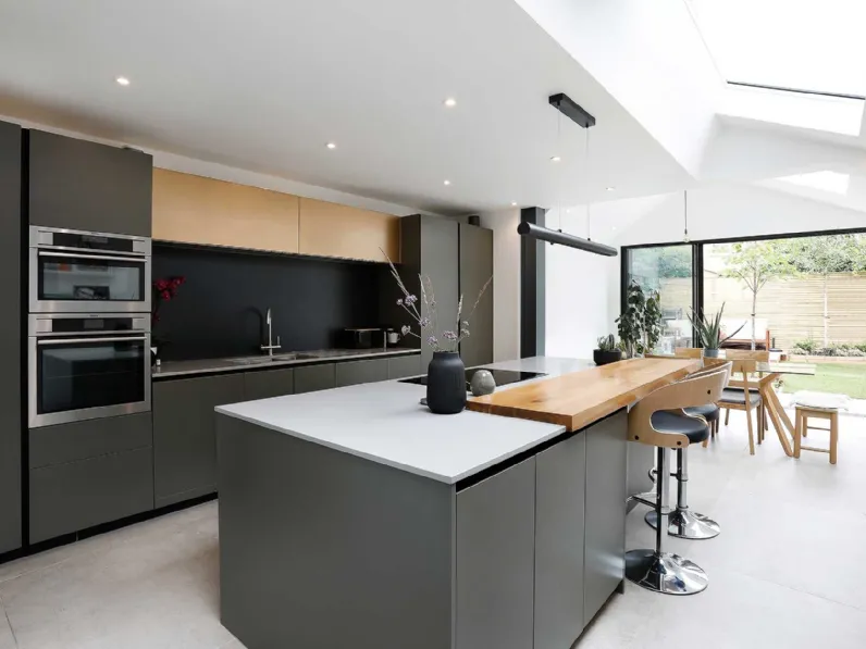 Cucina Moderna con isola All-Around D23 Muschio di Doimo Cucine