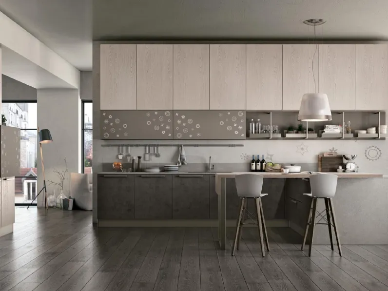 Cucina moderna con penisola in Rovere e laccato Clover 11 di Lube