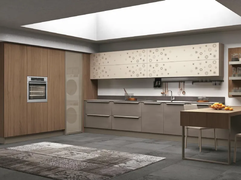 Cucina Moderna in laccato opaco e Noce Canaletto con penisola Clover 13 di Lube