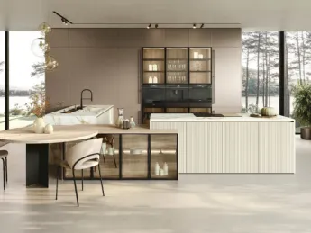 Scopri la cucina moderna con isola Color Trend 02 di Stosa, un design che unisce eleganza e funziona