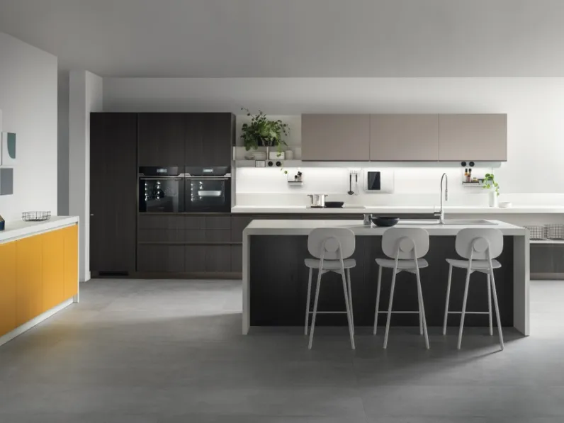 Cucina Moderna Dandy Plus Rovere Carbone e Giallo Senape di Scavolini