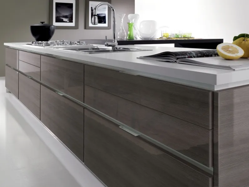 Cucina Moderna con isola Brezza composizione 10 di Di Iorio