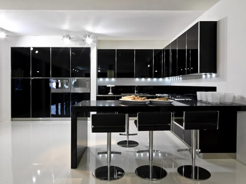 Cucina Moderna angolare con penisola Thalia composizione 02 in vetro laccato Nero lucido di Di Iorio