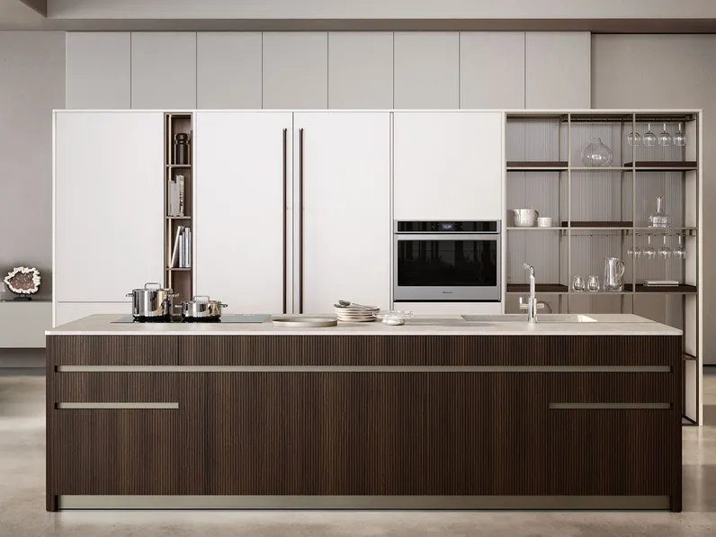 Cucina Moderna con isola Iconica 08 in Rovere Scuro Canneté e Bianco Perla di Veneta Cucine