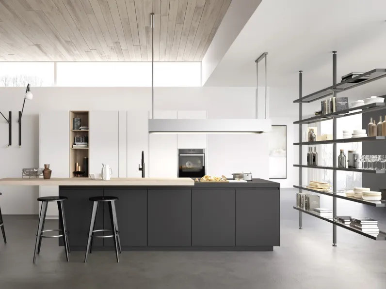 Cucina Moderna M2 Linea con isola in Fenix Nero e penisola in essenza Olmo sbiancato di Meson's Cucine
