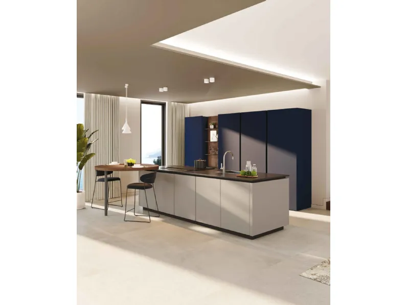Cucina Moderna con isola Pratica 2417 di La Casa Moderna