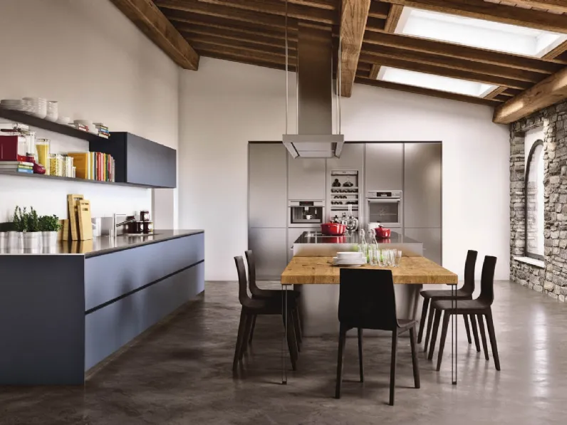 Cucina Moderna Sistematica con isola 06 Pura in acciaio e laccato di La Casa Moderna